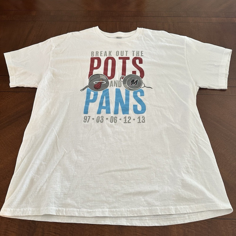 Gildan Heavy Cotton Miami Break Out‎ The Pots And Pans White Graphic T-Shirt XL